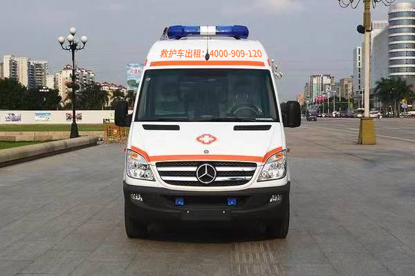 摩托艇活动宇通重症监护型救护车：防卫先锋，守护生命光辉！