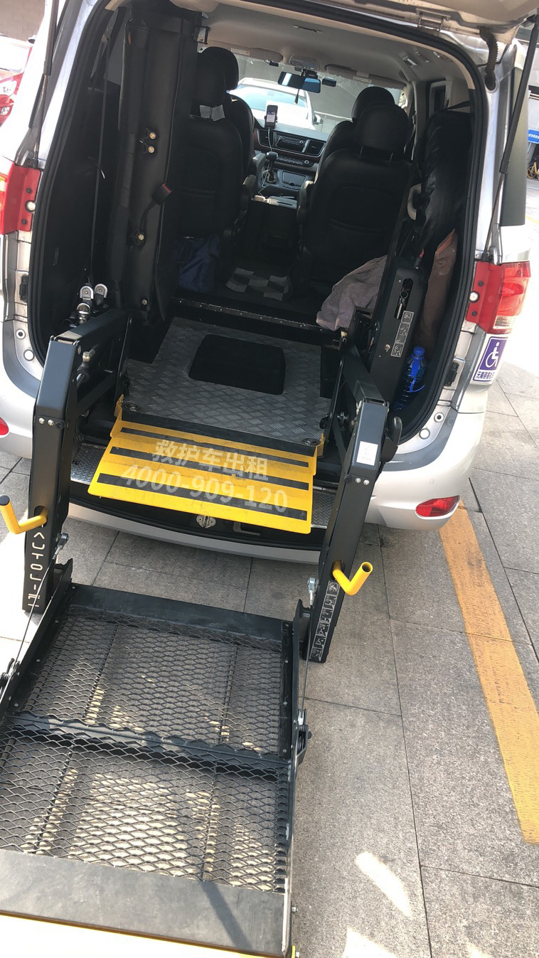 出院回家患者的最佳选择，出院回家急救车服务电话号码，直通小微救护车。