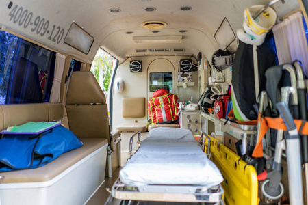 重庆渝中区依维柯救护车出租联系方式，回家后的最佳运输方案。