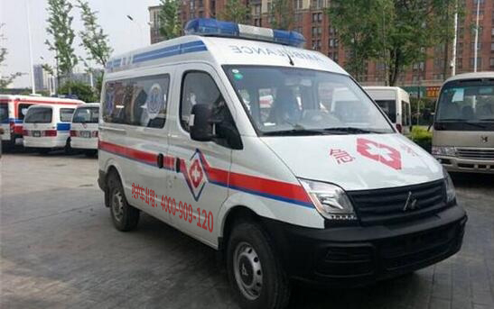 出院回家就找小微，重庆市救护车转运机构咨询电话，正规的救护车麻利响应。