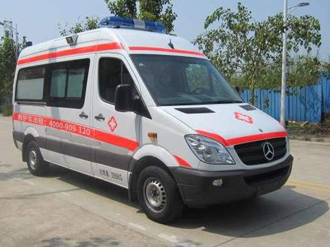 平安使者：皮滑艇竞赛赛事保障120急救车租用，让你无后顾之忧！