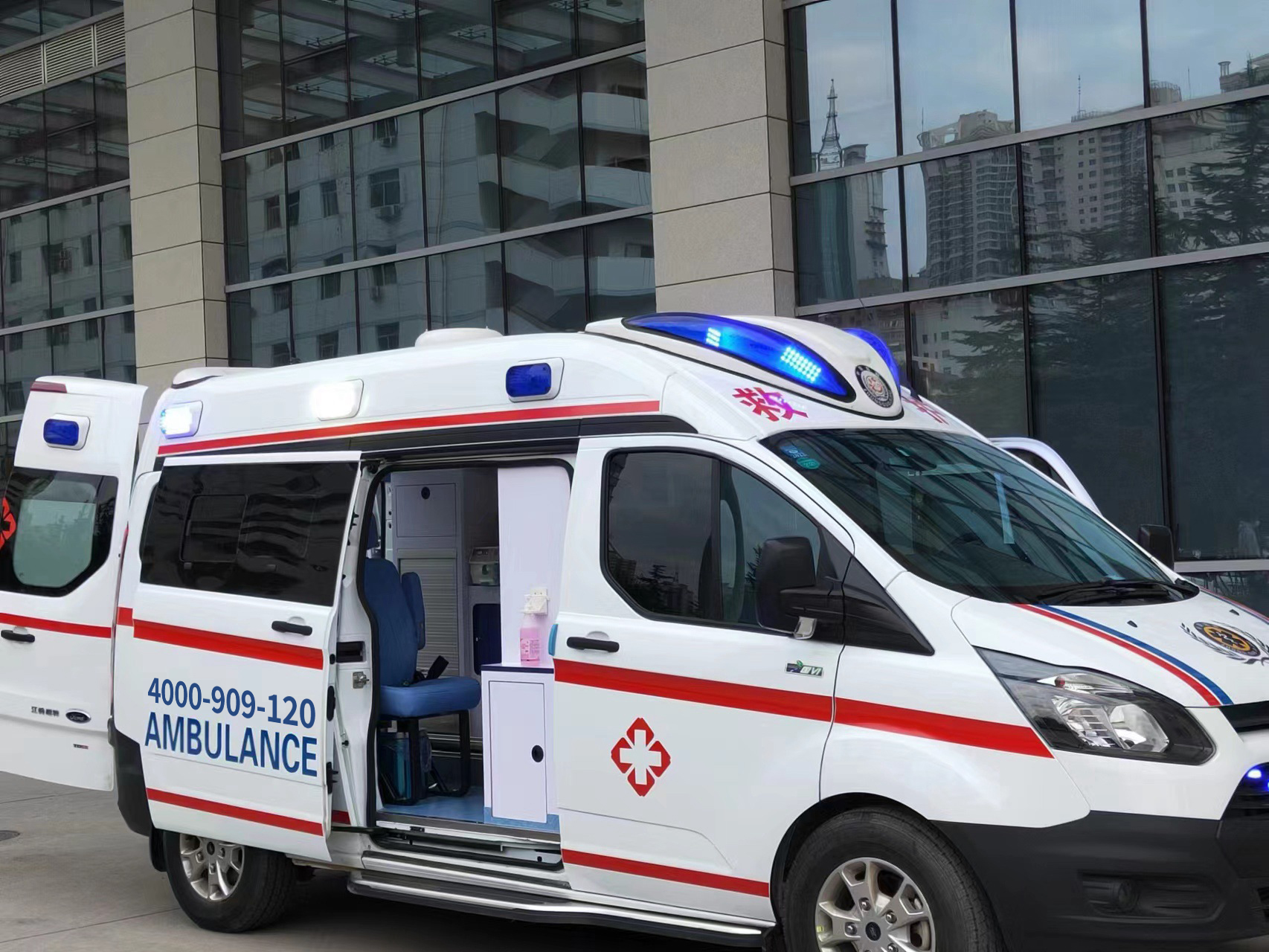 拨打重庆黔江区120救护车租赁咨询电话号码，小微让出院接送者出院接送不再困难。