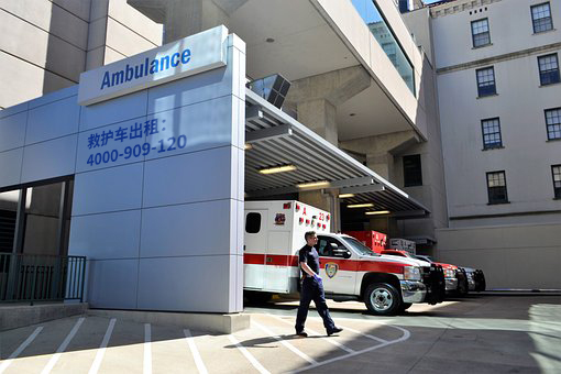 出院返乡不再难，重庆救护车出租咨询电话号码一呼即达。