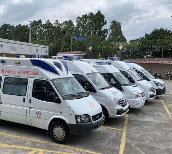 患儿陪护人员转诊，如何选用性价比高的重庆市机构医院奔驰救护车？