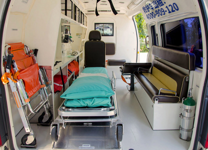 医院无援？重庆市急救车出租急救中心咨询电话号码，出院返乡好帮手。