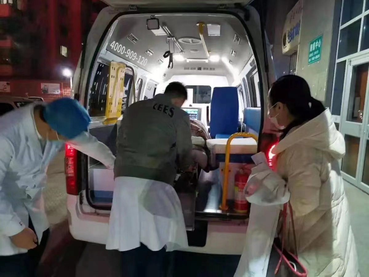 康复回家重庆市巫溪县平台私营救护车租用服务，你会忽略的选用技巧