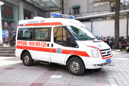 荣昌区长短途救护车咨询电话号码：选择小微，靠谱可靠康复出院救护。