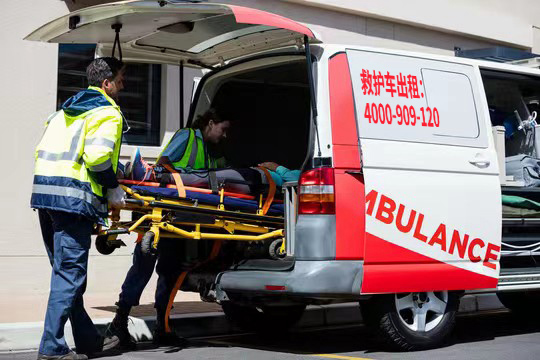 转诊路途无忧，120救护车出租急救中心重庆性价比分析