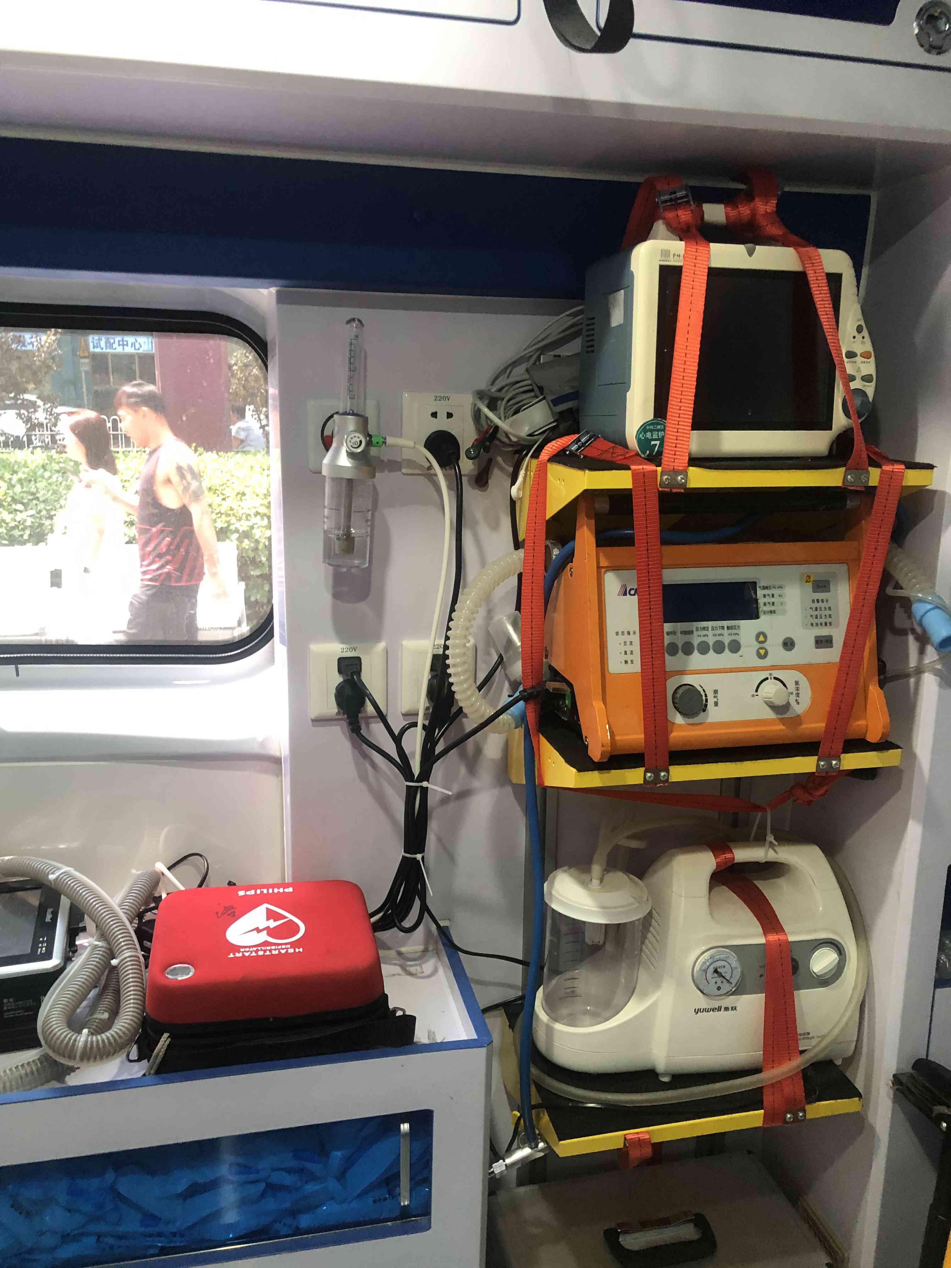 安全护送回家，选择巫山患者救护车公司的秘诀