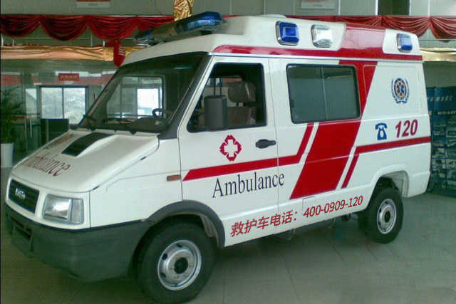 依维柯得意柴油救护车
