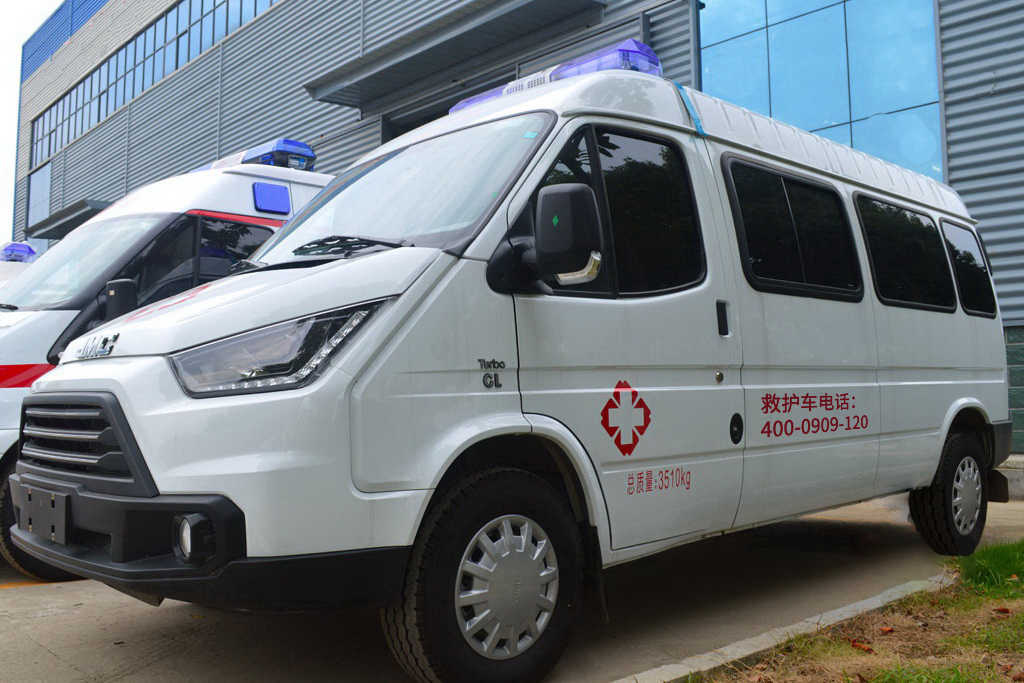 江铃特顺长轴中顶救护车